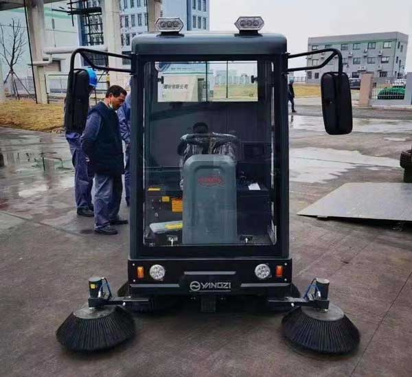 安徽揚子掃地車，全封閉式吸塵清掃