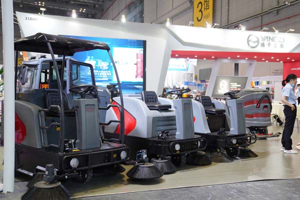 想買掃地車，電動好還是油的好